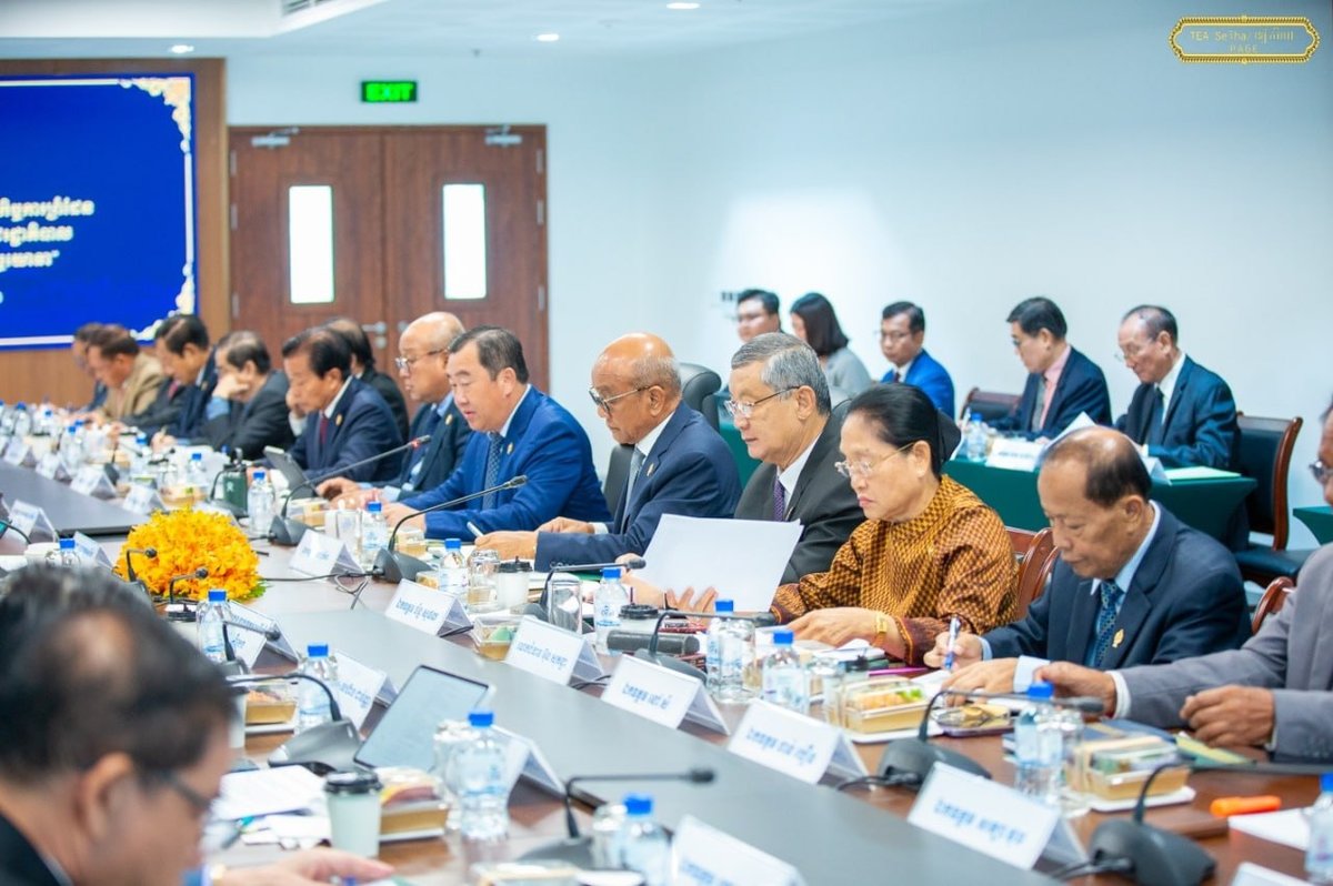 狄西哈部长出席国会会议 深入讨论兵役法草案