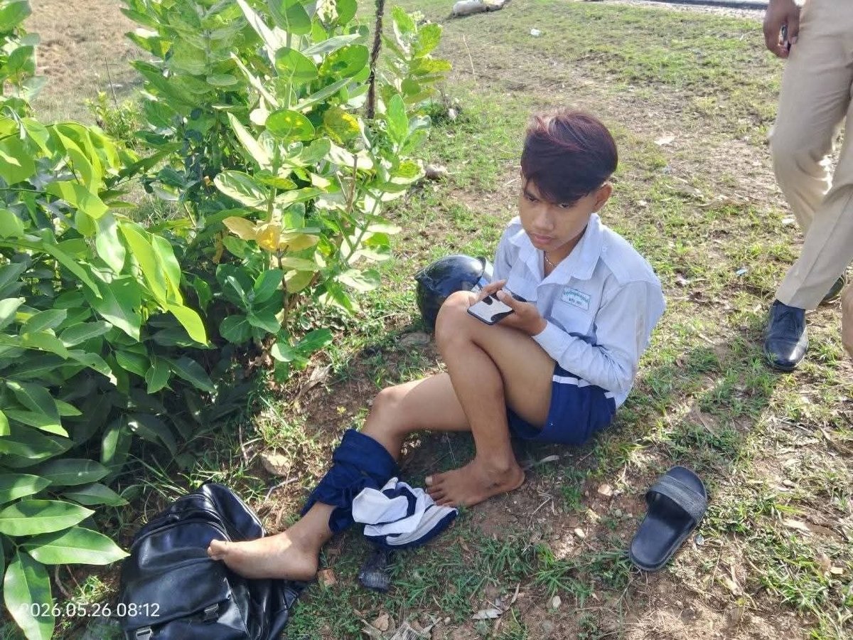 实居省三隆通县发生交通事故 学生骑车撞牛致伤