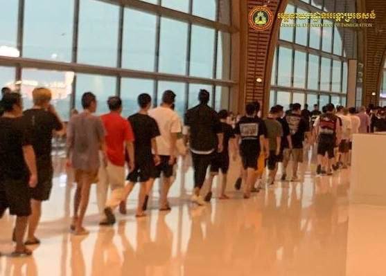 柬埔寨遣返156名涉诈中国籍人员 德崇国际机场离境