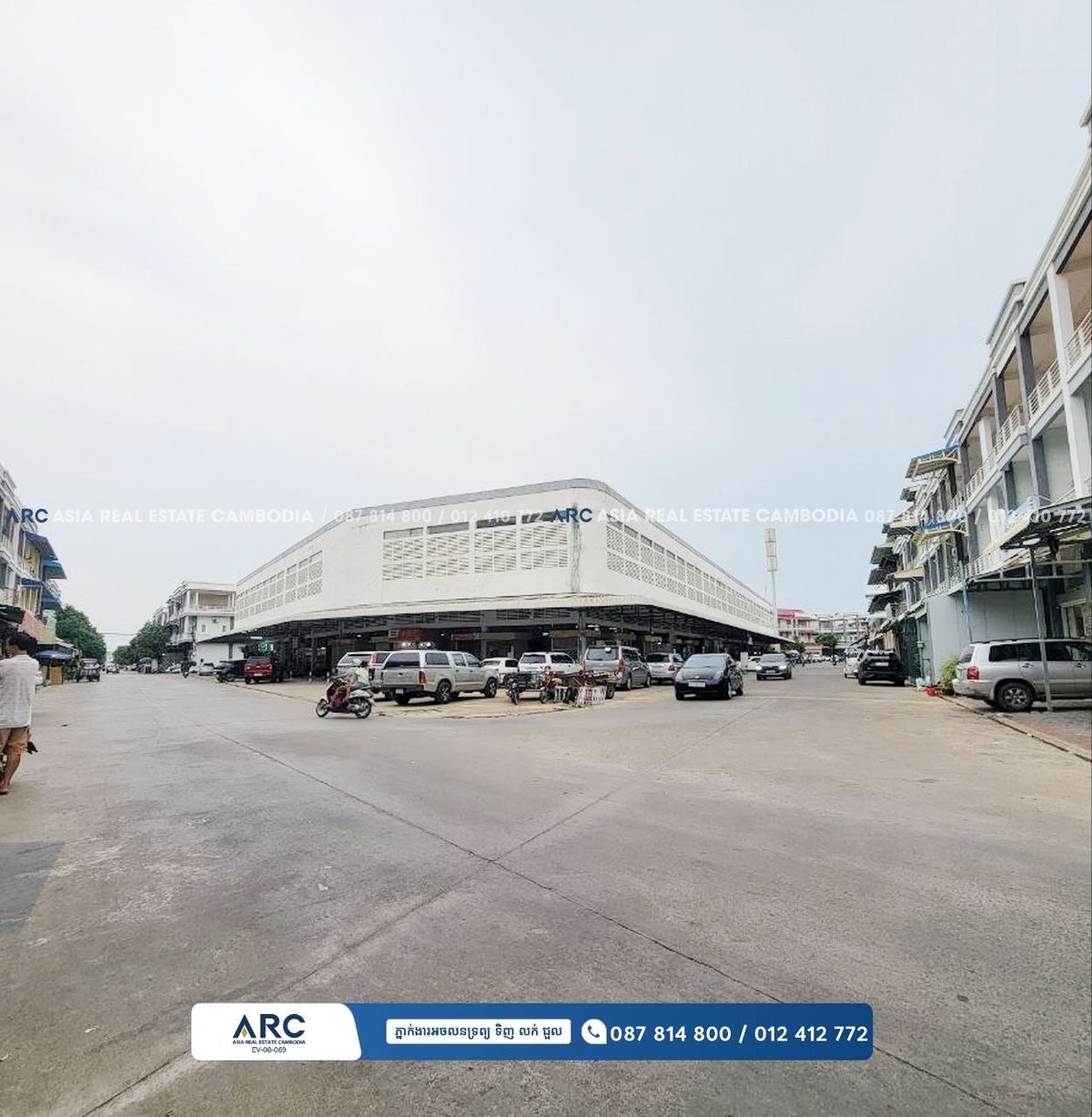 朗哥区新世界小区转角排屋急售,占地7m x 22m,建筑面积4.1m x 16m