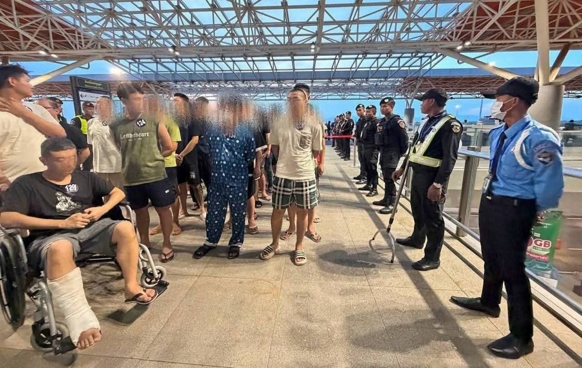 柬埔寨遣返318名涉网诈中国籍人员 涉及两大国际机场
