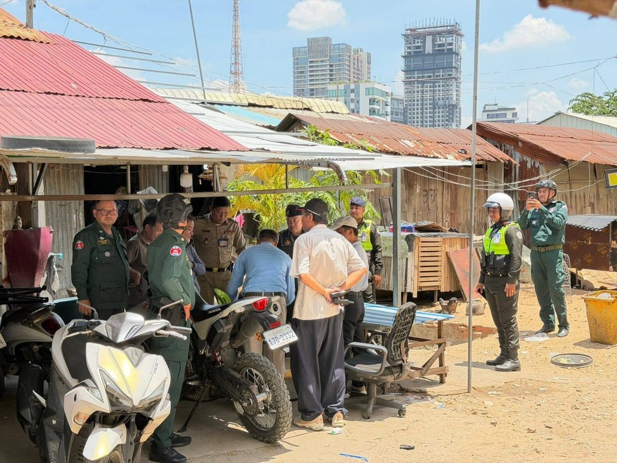 金边朗哥区警方开展民房摸查 挨家挨户检查