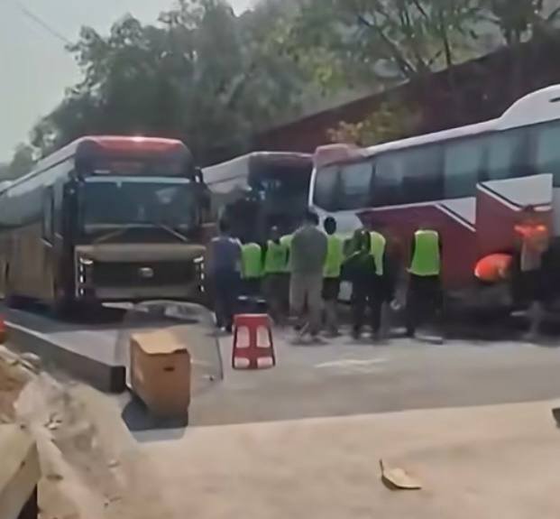 老挝警方捣毁231人诈骗窝点 10名中国籍人员被移交