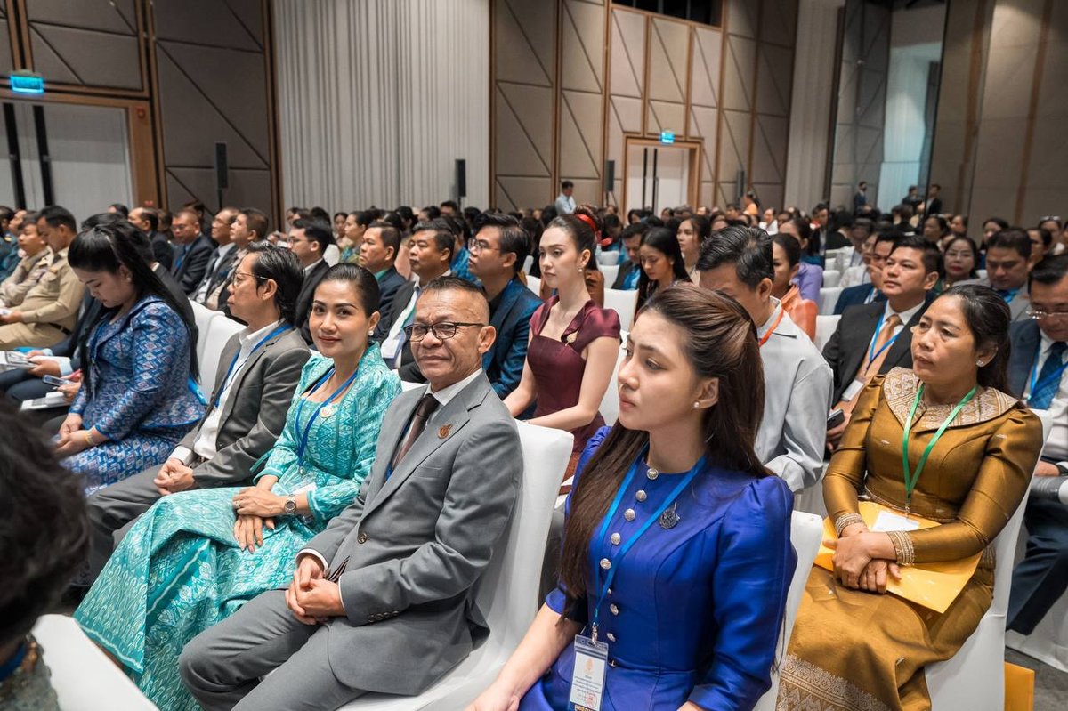 碧占莫妮主持国家促进社会道德及家庭价值委员会年度总结会