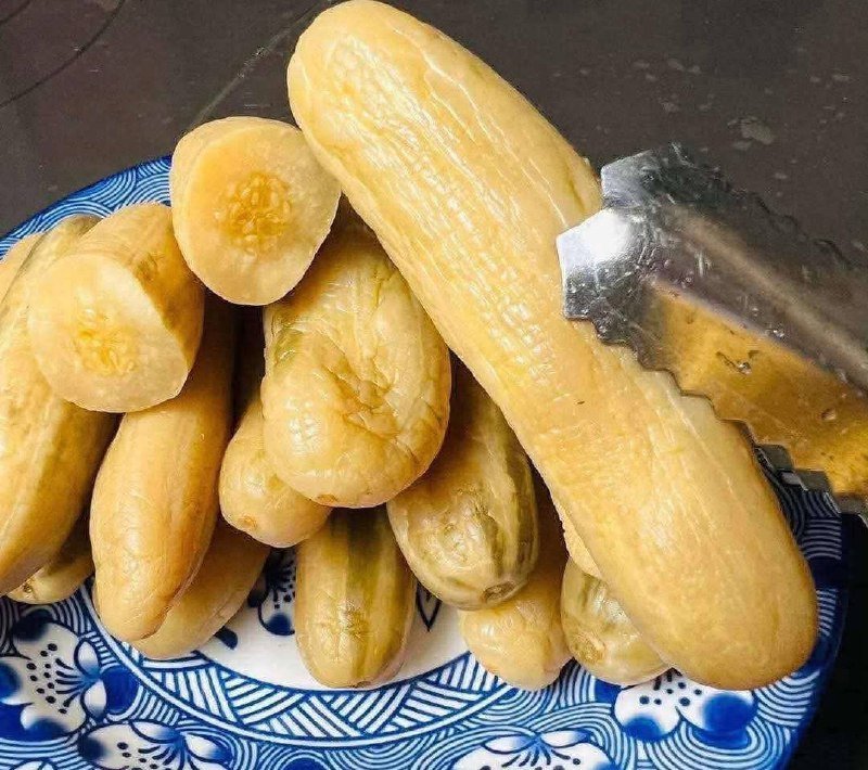 金边商家推出特色腌制黄瓜,口感爽脆,适合作为配菜或调味品