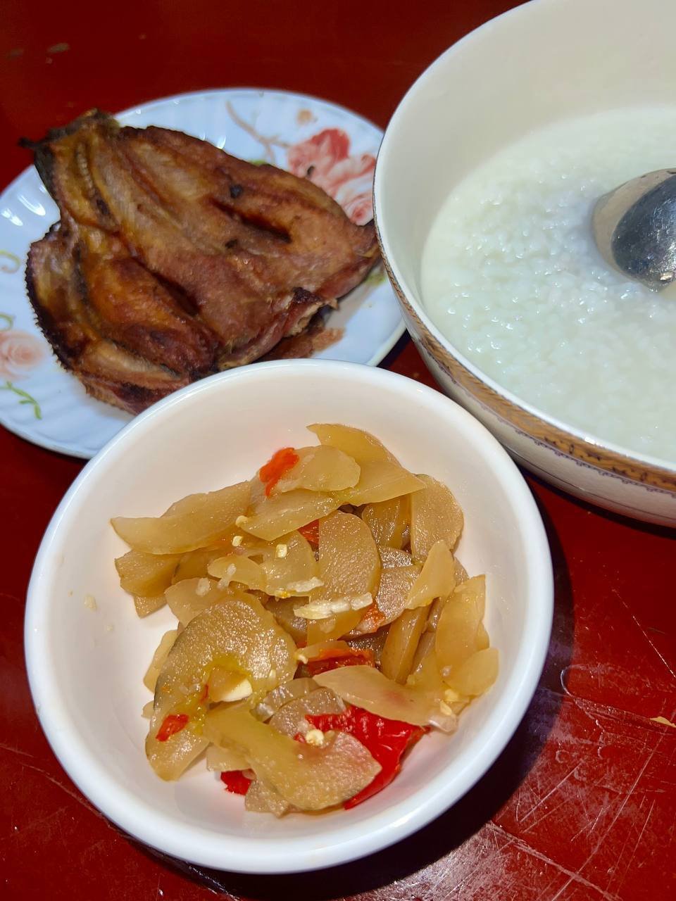 金边商家推出特色腌制黄瓜,口感爽脆,适合作为配菜或调味品