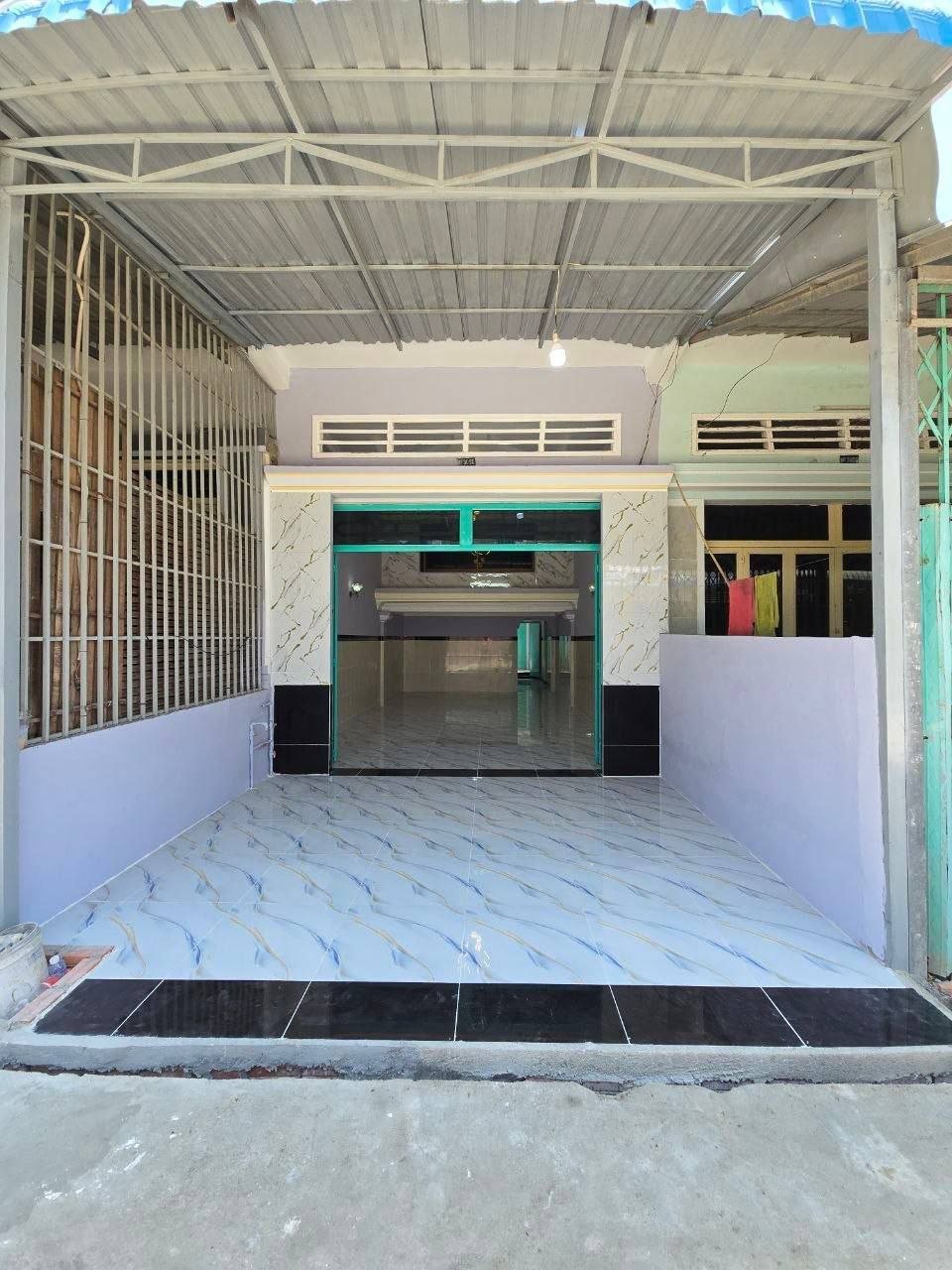 金边菩森芷区和平2小区联排别墅急售,面积4m x 12m,含2卧3卫,路宽8米