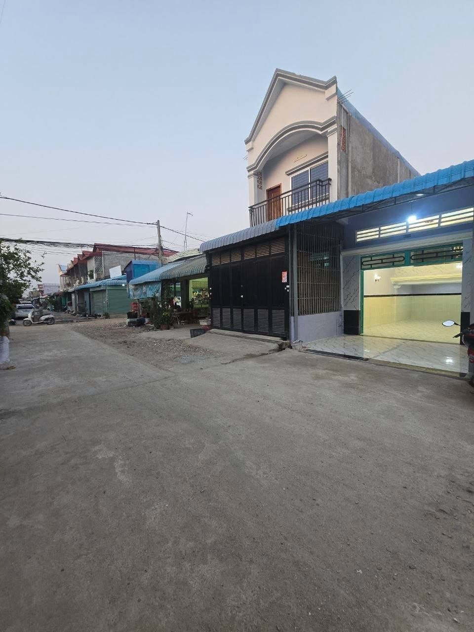 金边菩森芷区和平2小区联排别墅急售,面积4m x 12m,含2卧3卫,路宽8米
