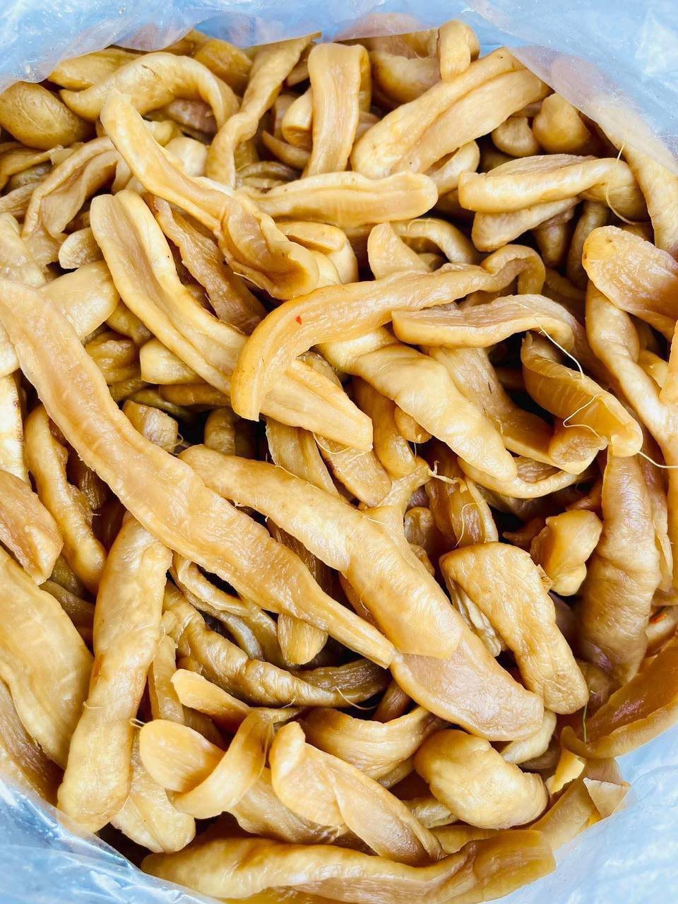 提供两种口味的特色腌菜(菜脯),口感爽脆,适合搭配粥品食用