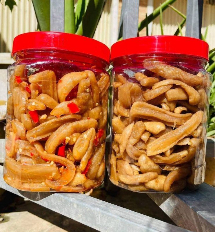 提供两种口味的特色腌菜(菜脯),口感爽脆,适合搭配粥品食用