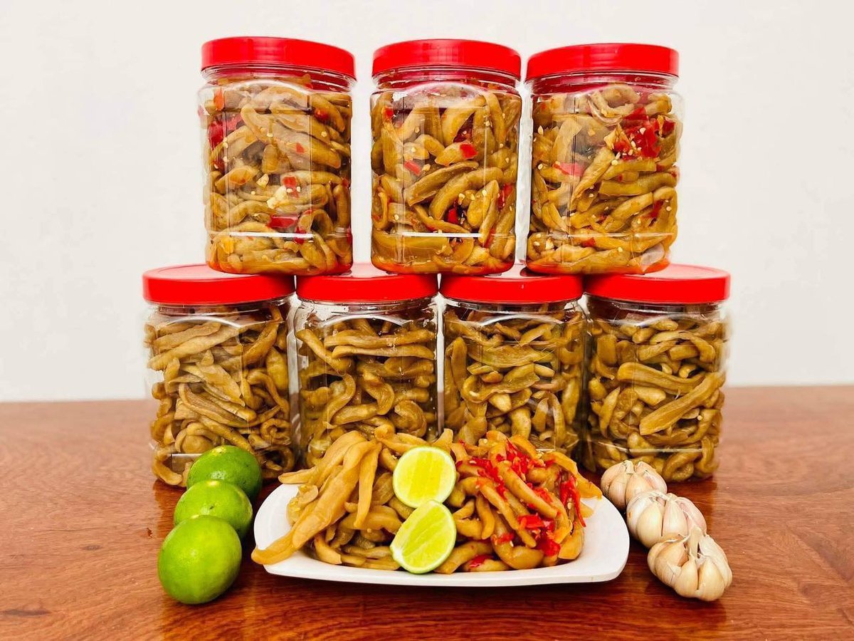 提供两种口味的特色腌菜(菜脯),口感爽脆,适合搭配粥品食用