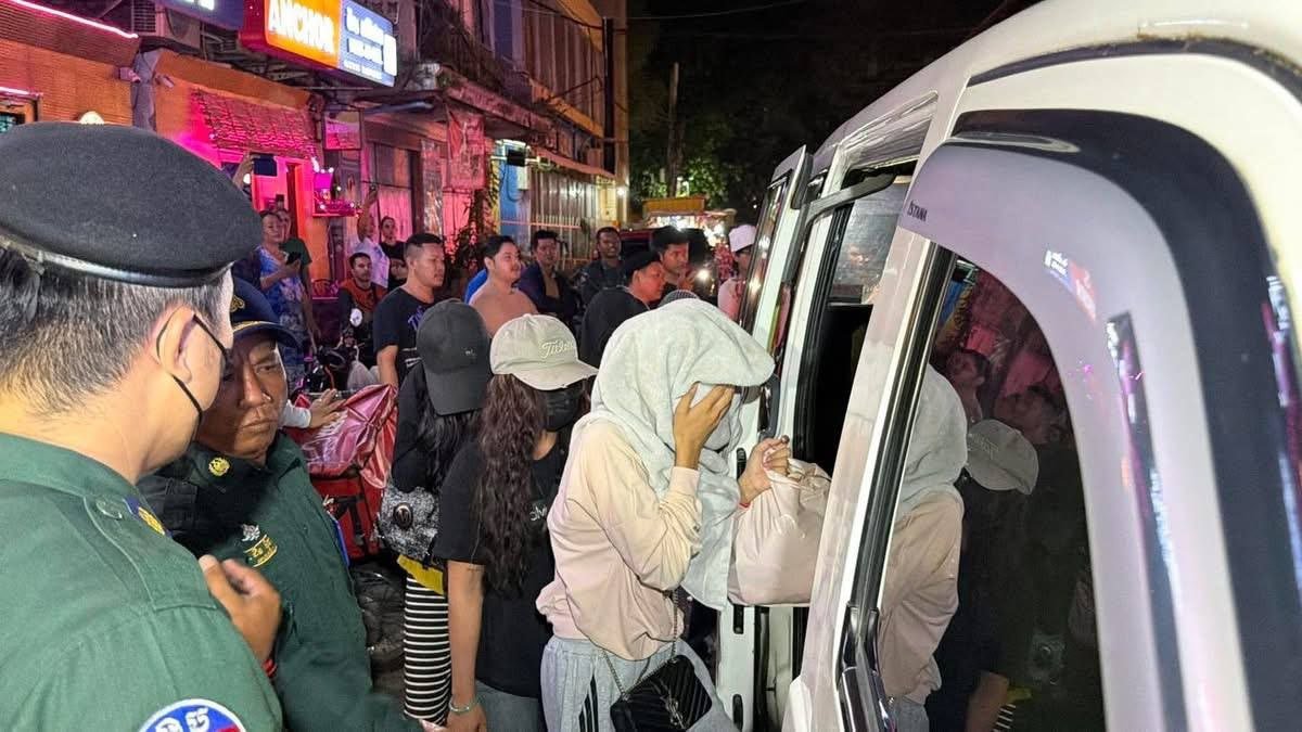 隆边区The Factory酒吧涉黄被查 多名女性被带走调查
