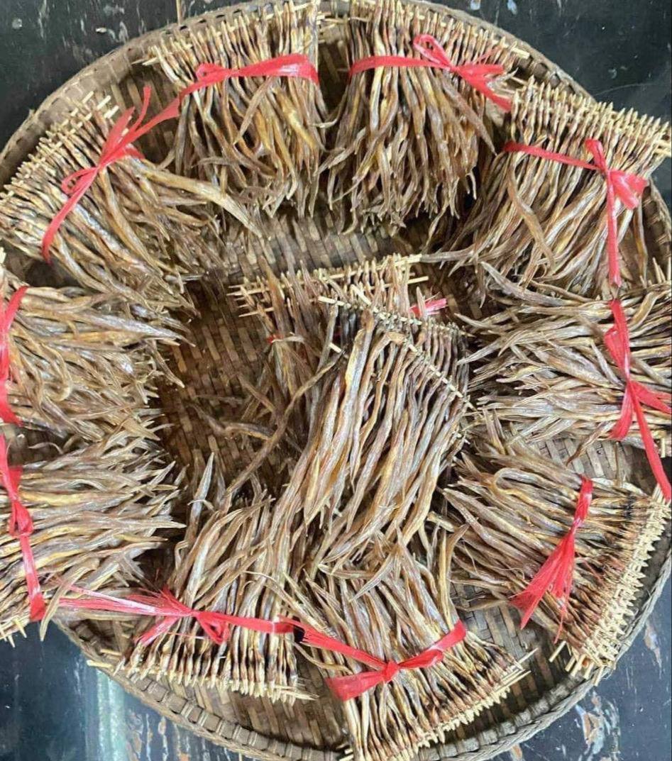 天然腌制鱼干出售 10串装仅需38000瑞尔