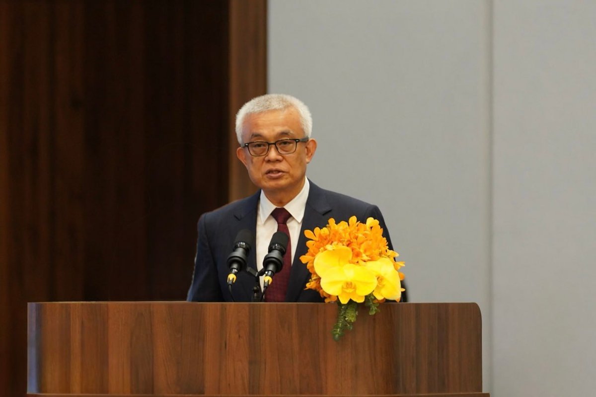 柬埔寨副总理翁本莫尼洛公开评价洪森在税收征管工作中的卓越贡献,强调其政策旨在造福