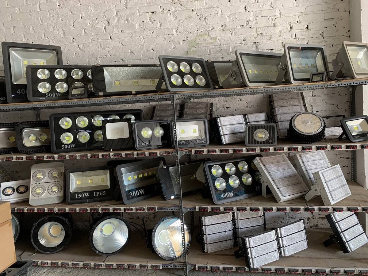 专业供应各类太阳能路灯及照明设备,产品符合ISO质量标准,适用于政府及私人工程项