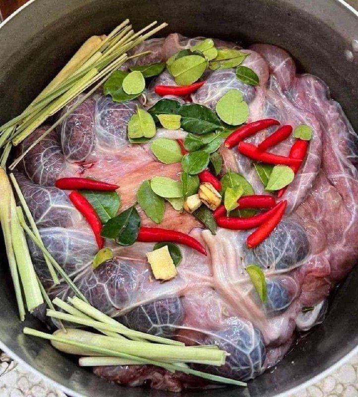 金边特色炖牛肉每公斤$13.75 附赠多种蘸料 30分钟即食