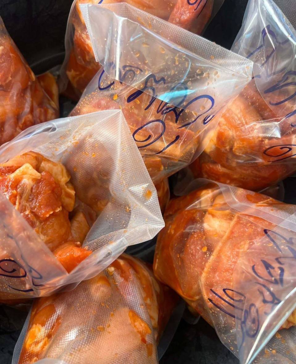 本地特色腌制猪肉出售 每公斤55000瑞尔 适合烧烤