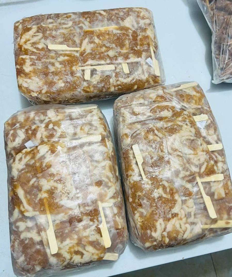 本地生产的牛奶腌制猪肉串,主打高品质与卫生