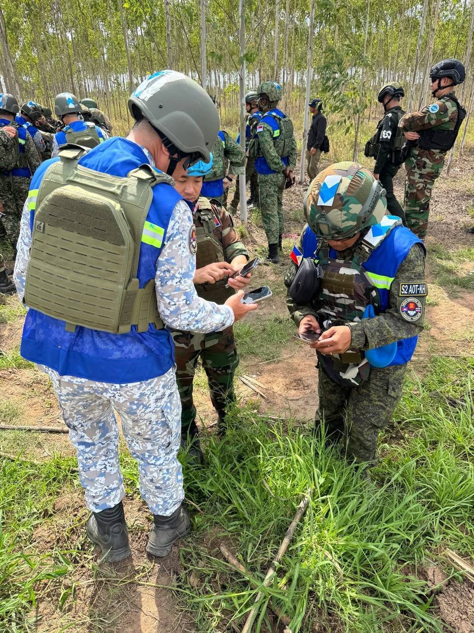 柬埔寨国防部配合东盟观察员 赴西拉高棉村核实边境现状