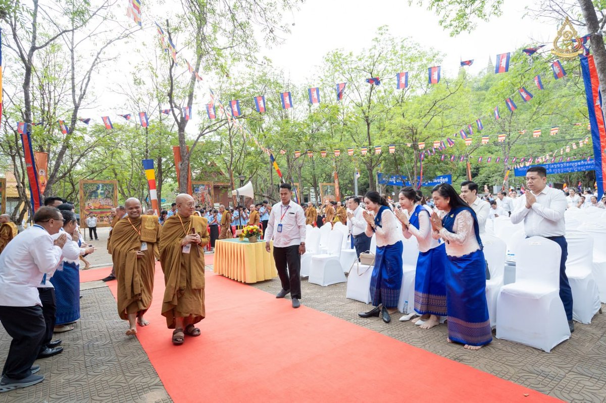 柬埔寨商会领袖齐聚乌栋山 共同庆祝卫塞节庆典