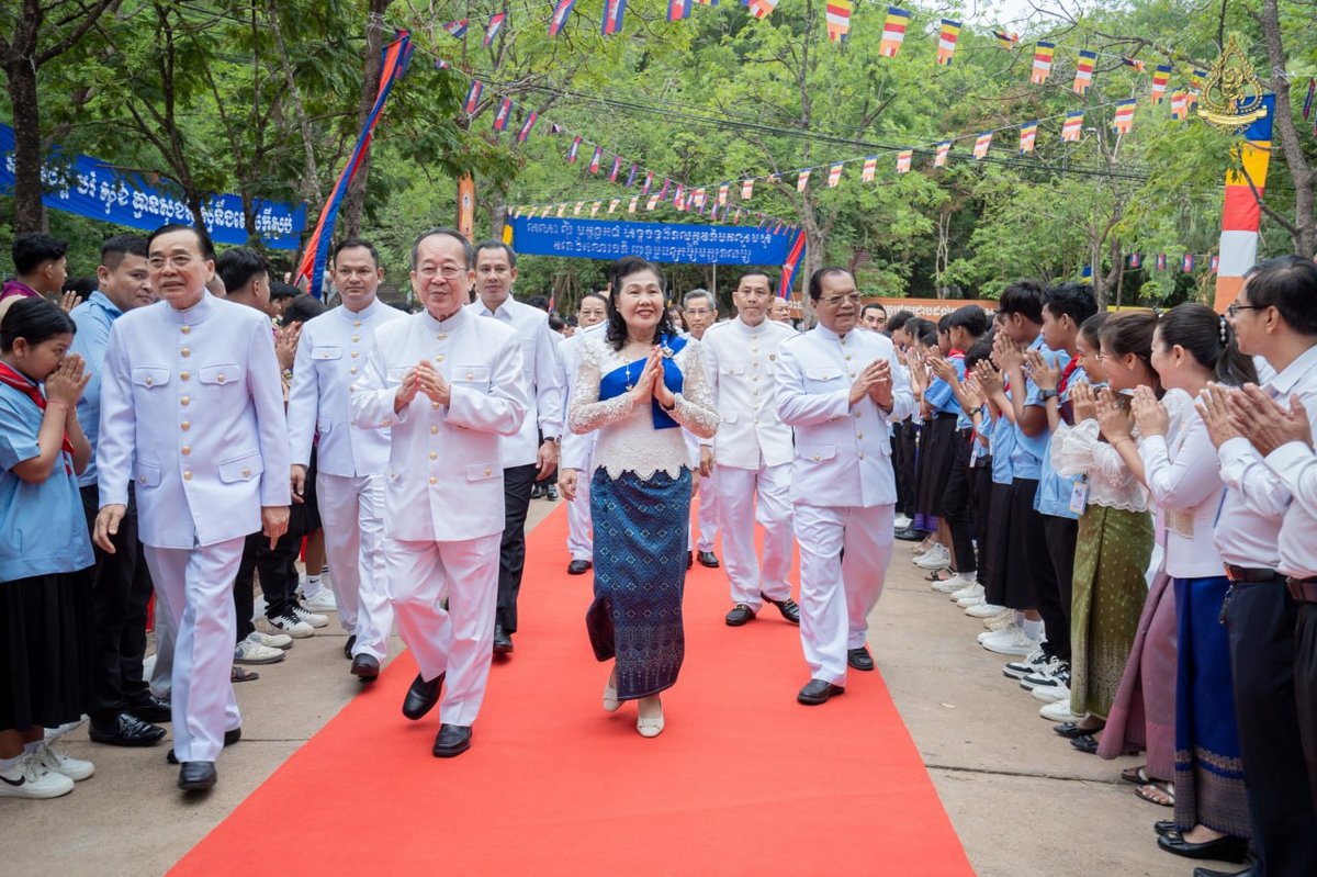 柬埔寨商会领袖齐聚乌栋山 共同庆祝卫塞节庆典