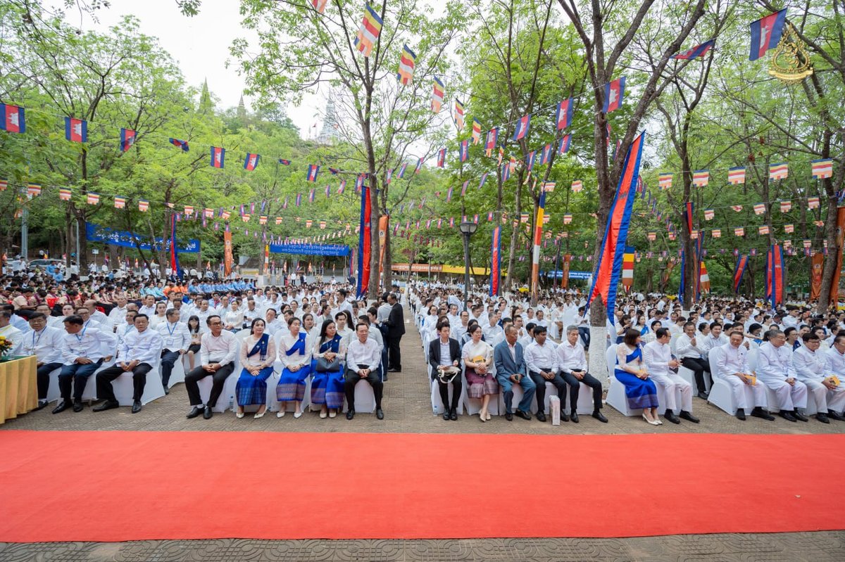 柬埔寨商会领袖齐聚乌栋山 共同庆祝卫塞节庆典