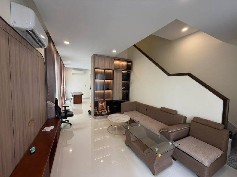 炳发集团炳发城(Eco Poli 1)现有一套现代风格双拼别墅招租,月租金$14