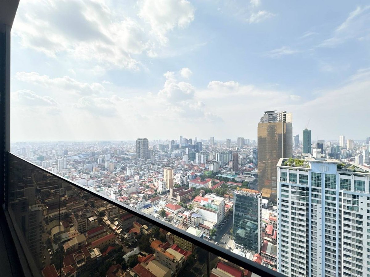 位于BKK1核心地段的BKK时代广场5公寓现有一套三房两卫单位招租,面积100平