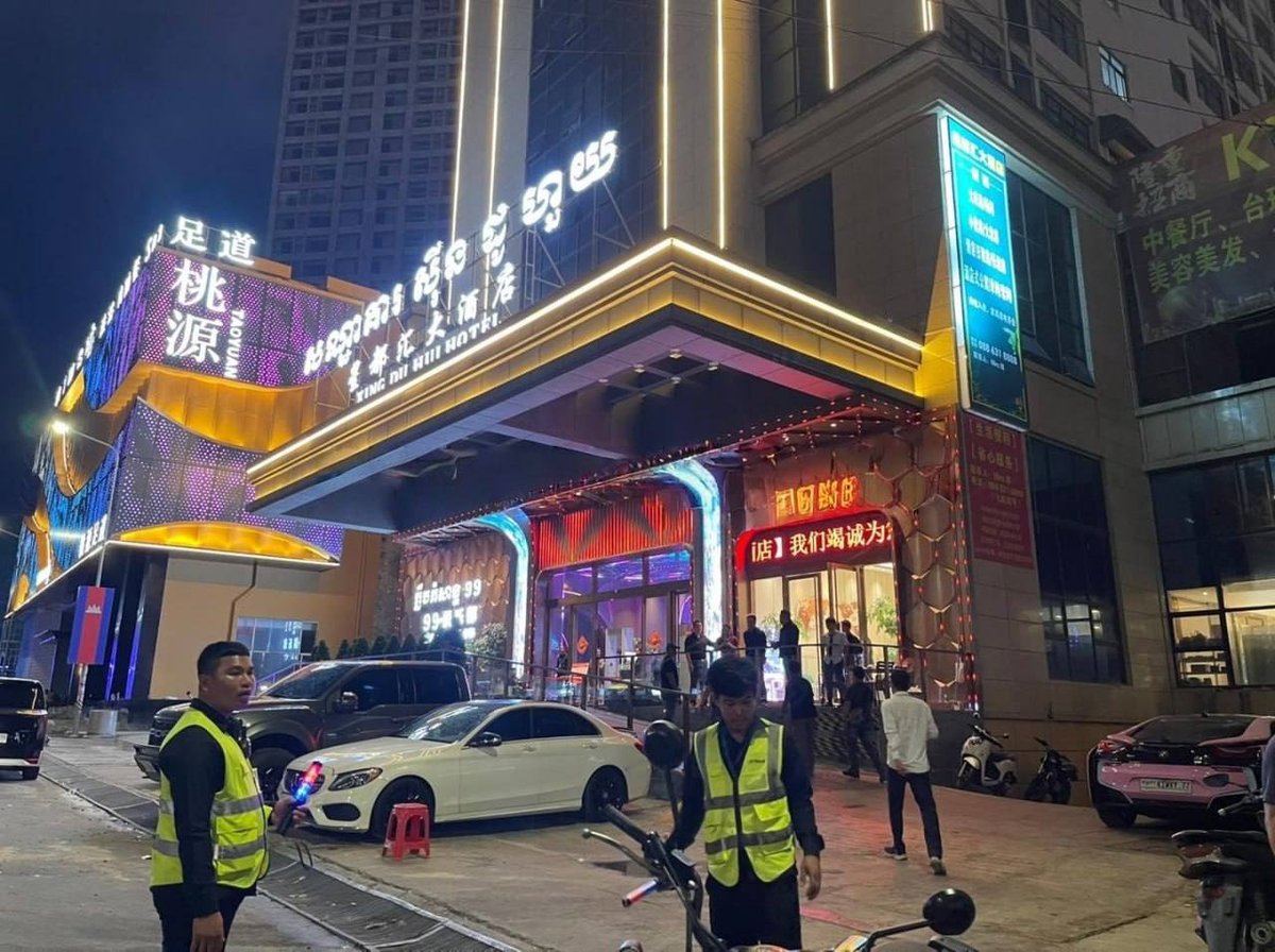 西港洗车场发生暴力抓捕事件 警方带走10名涉案人员