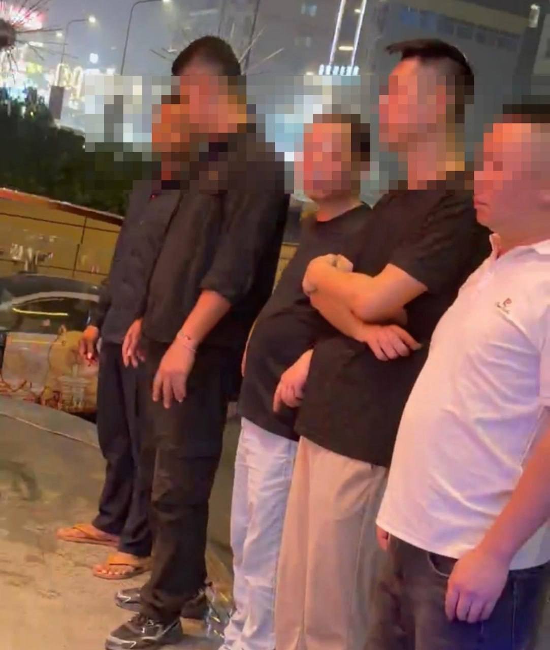 西港洗车场发生暴力抓捕事件 警方带走10名涉案人员