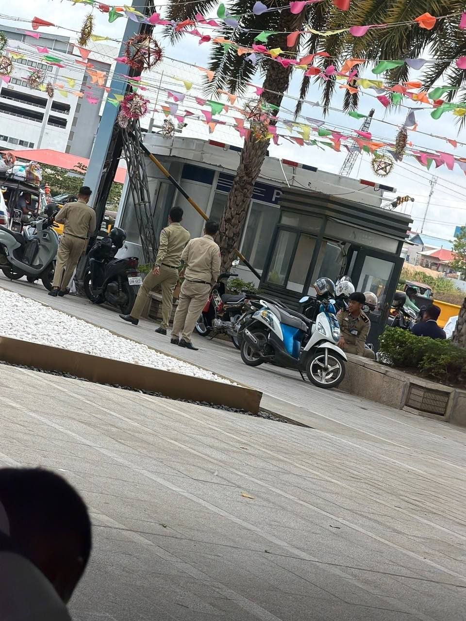 金边富力城出现大量警察巡查 居民请配合检查