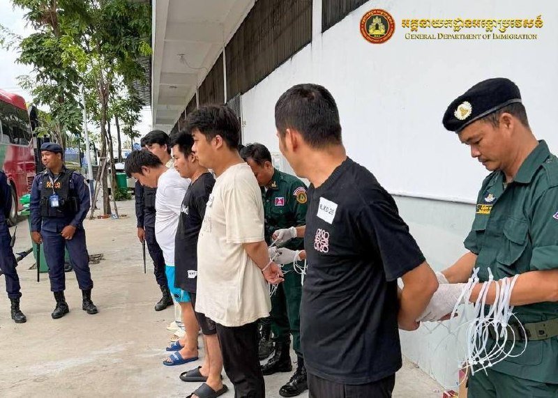 柬埔寨遣返165名涉诈中国籍人员 专机从德崇国际机场起飞