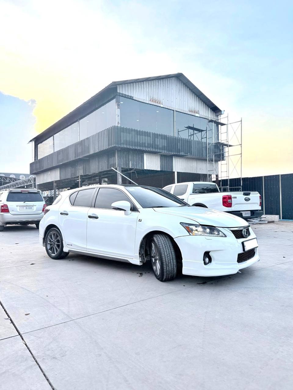 Scrautocambodia提供2012款Lexus CT200h F-Spo