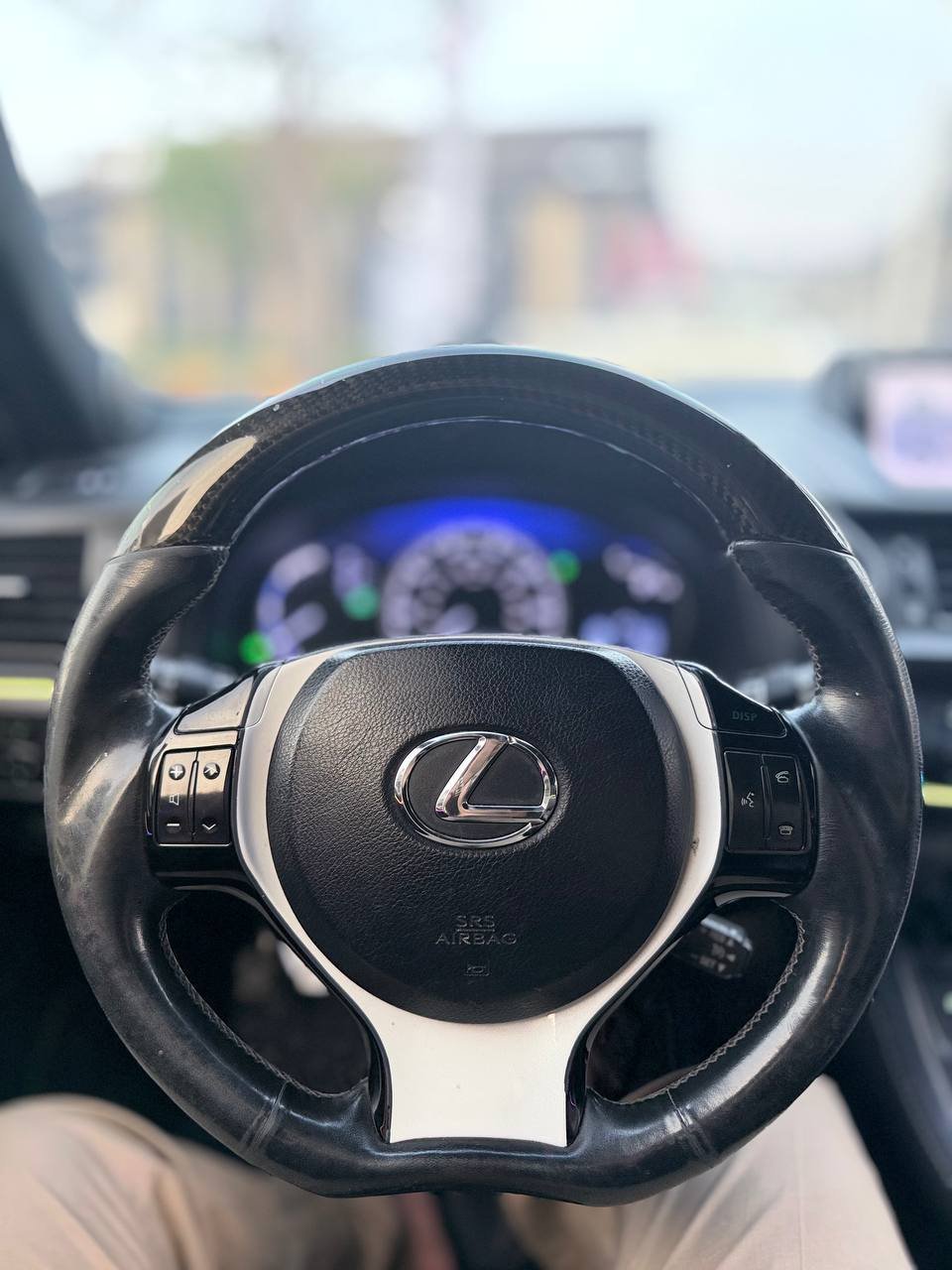 Scrautocambodia提供2012款Lexus CT200h F-Spo