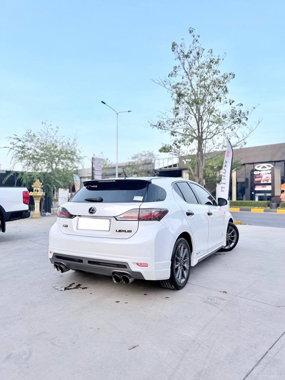 Scrautocambodia提供2012款Lexus CT200h F-Spo