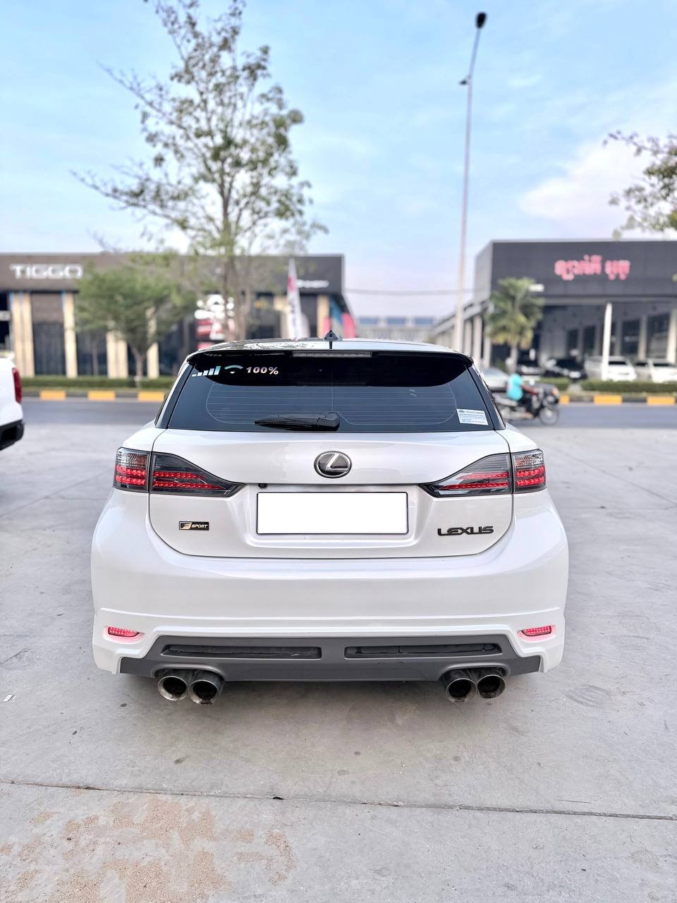 Scrautocambodia提供2012款Lexus CT200h F-Spo