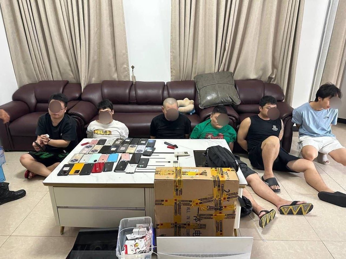 西港突袭8栋别墅抓获6名中国籍嫌疑人 查获大量涉诈设备
