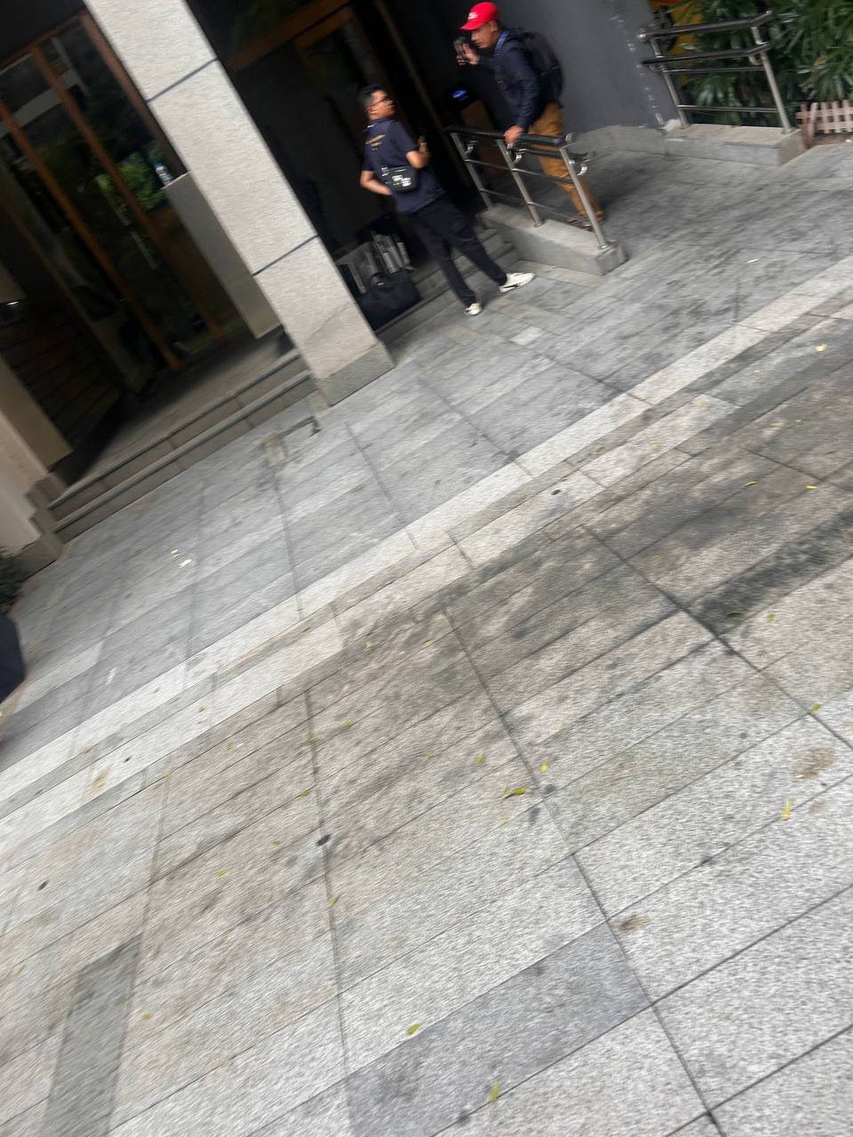 金边富力城突击清查疑似诈骗窝点 多台电脑被扣押
