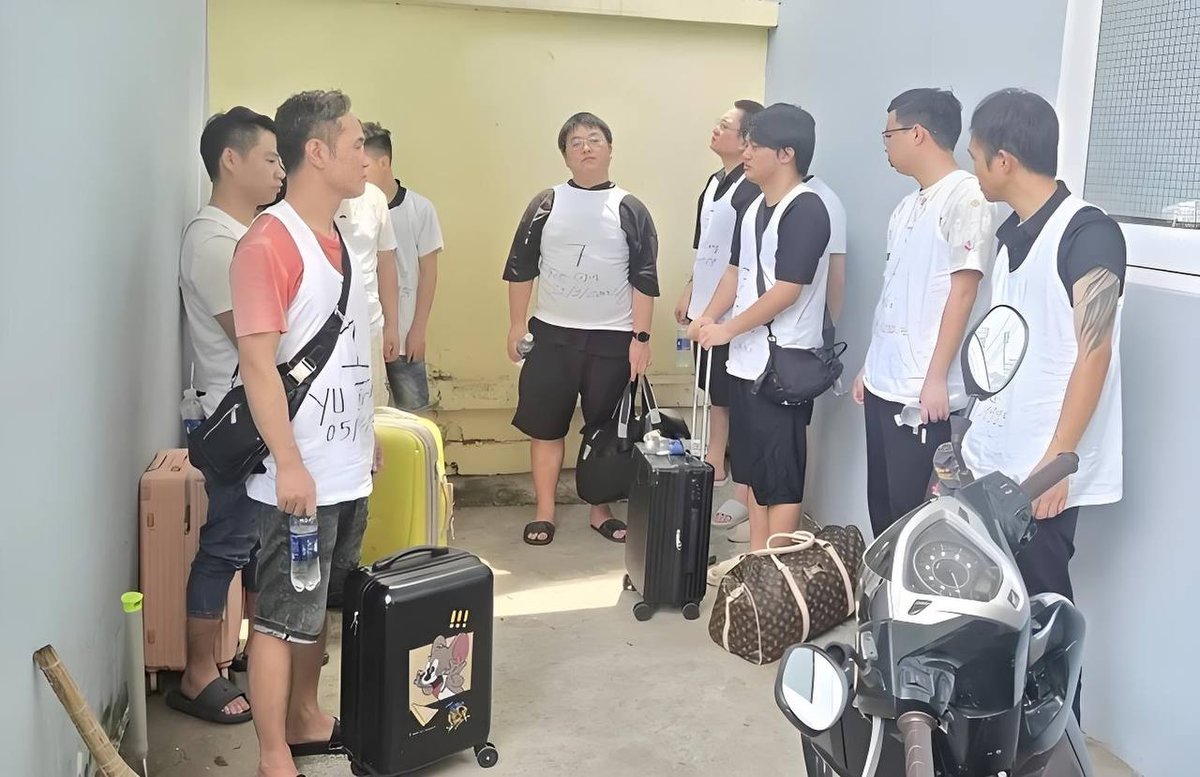 胡志明市突查公寓 11名中国籍男子因非法居留被捕