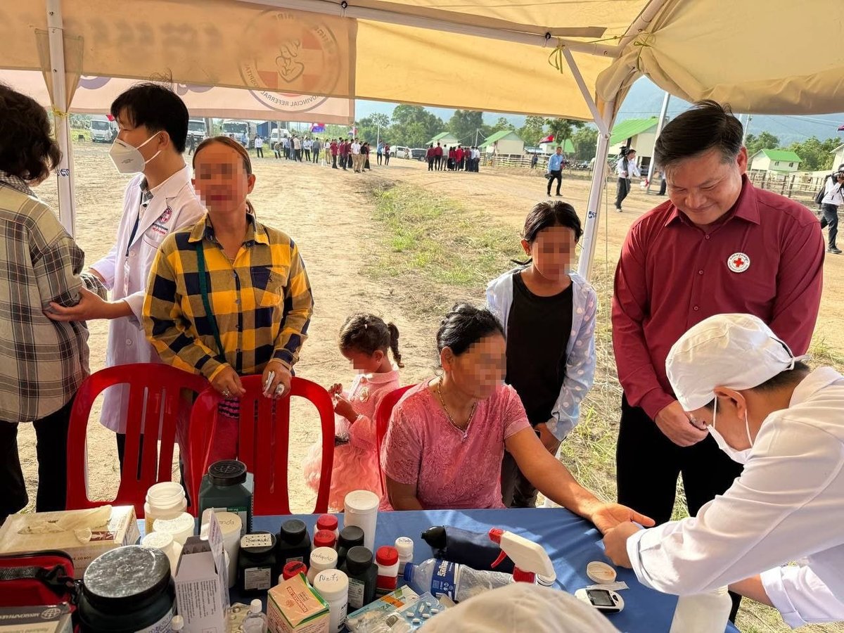 柬埔寨红十字会主席文拉妮·洪森出席菩萨省慈善活动,向退伍军人捐赠100套新房及1