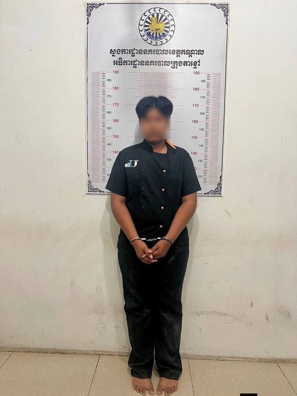 干拉省大金欧市发生校园暴力 男生将女生头部撞击地面