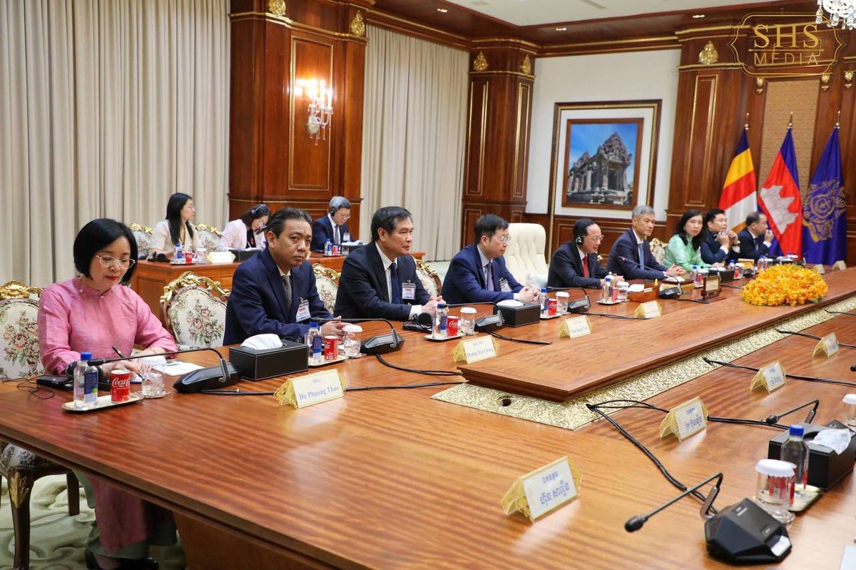 洪森在金边会见越南共产党代表团 双方深化政治互信