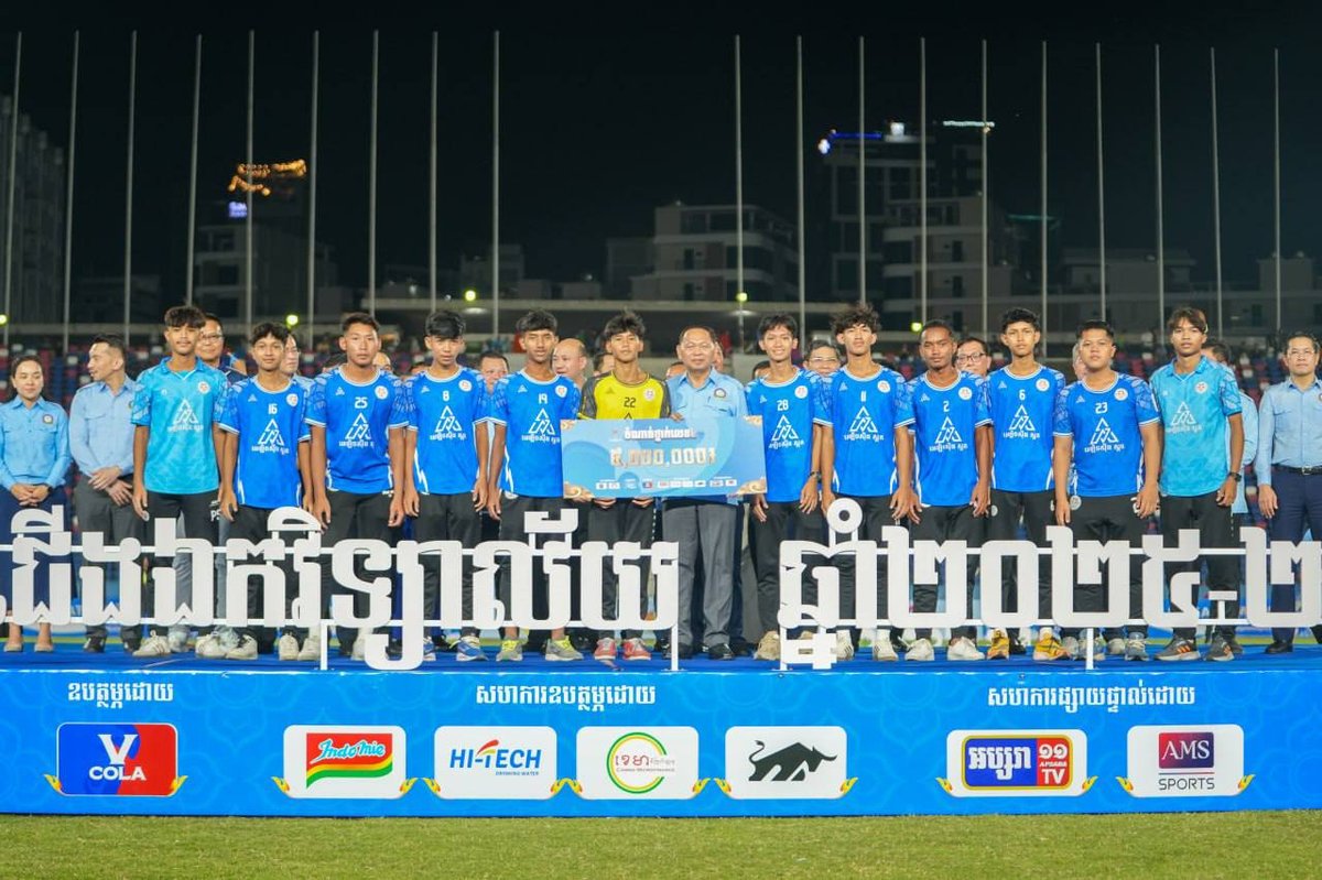 因特德维高中夺得第五届宝矿力水特高中足球赛冠军