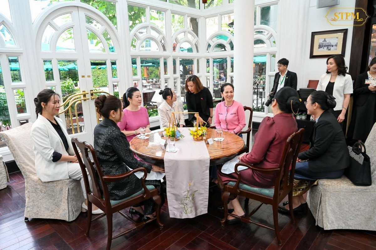 碧占莫妮陪同洪玛奈访越 与周边国家总理夫人共进早餐