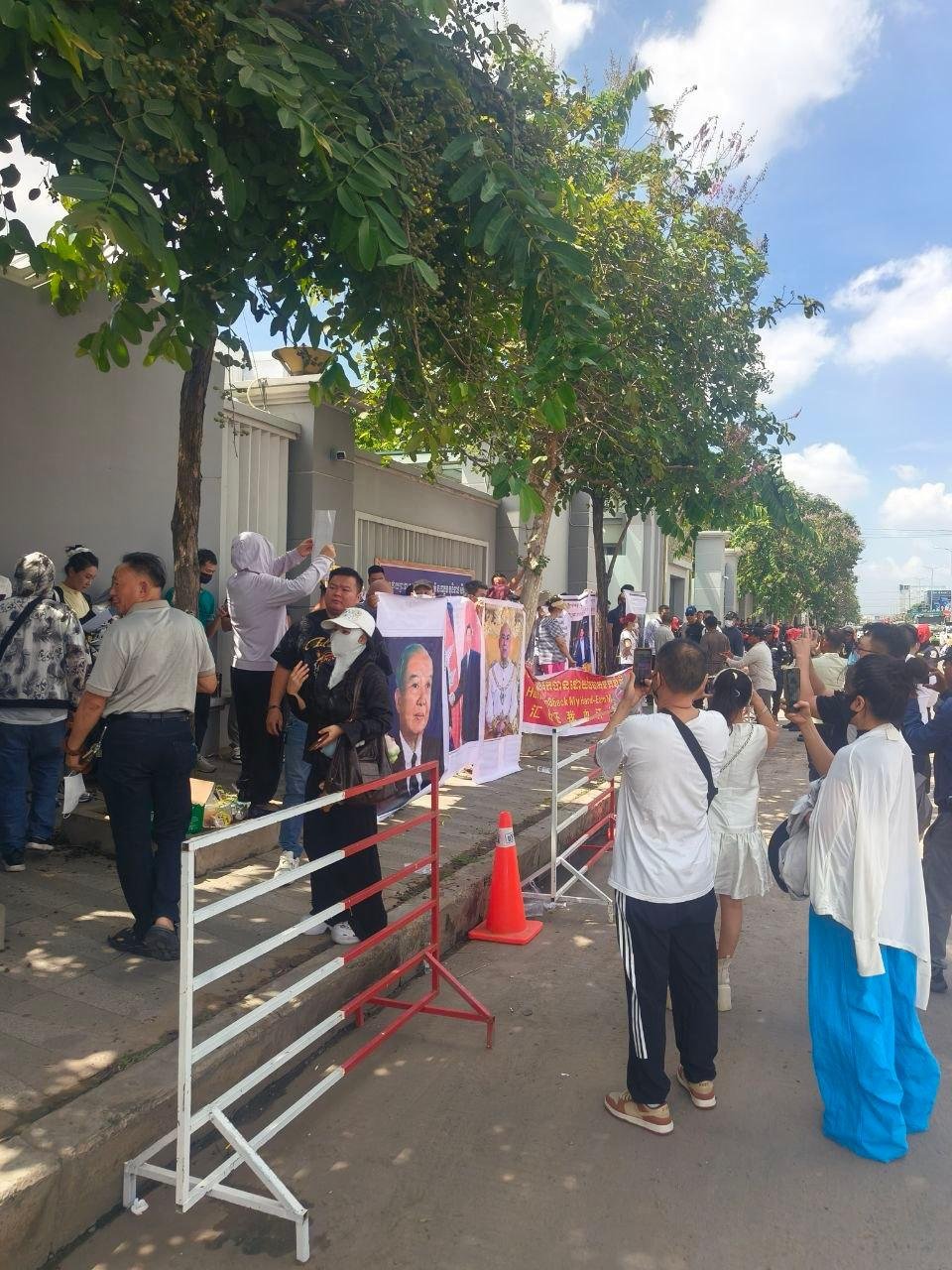 汇旺用户赴柬埔寨国家银行维权 计划持续三天