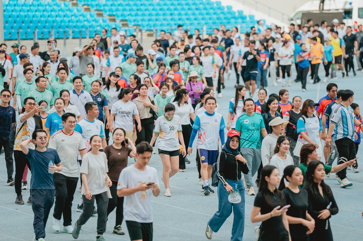 昂蓬莫尼罗副总理出席在德崇国家体育场举办的“2700步为婴儿