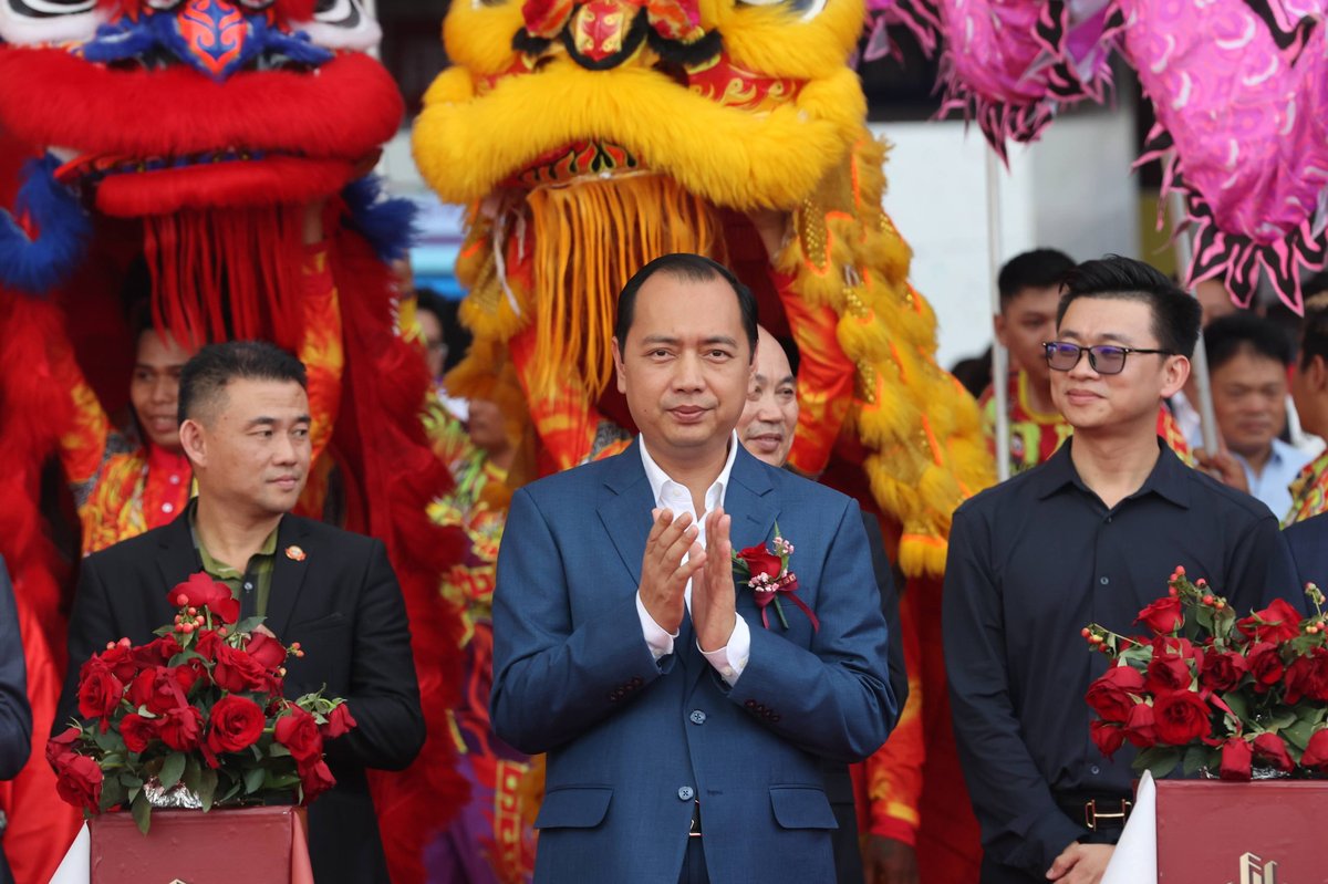 鼎丰国际建材城在金边洪森大道开业 涅帕达出席剪彩