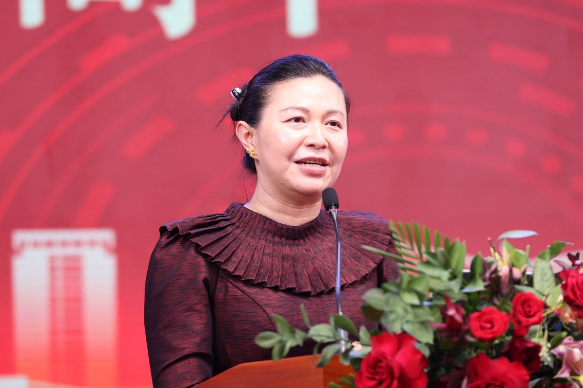 鼎丰国际建材城在金边洪森大道开业 涅帕达出席剪彩