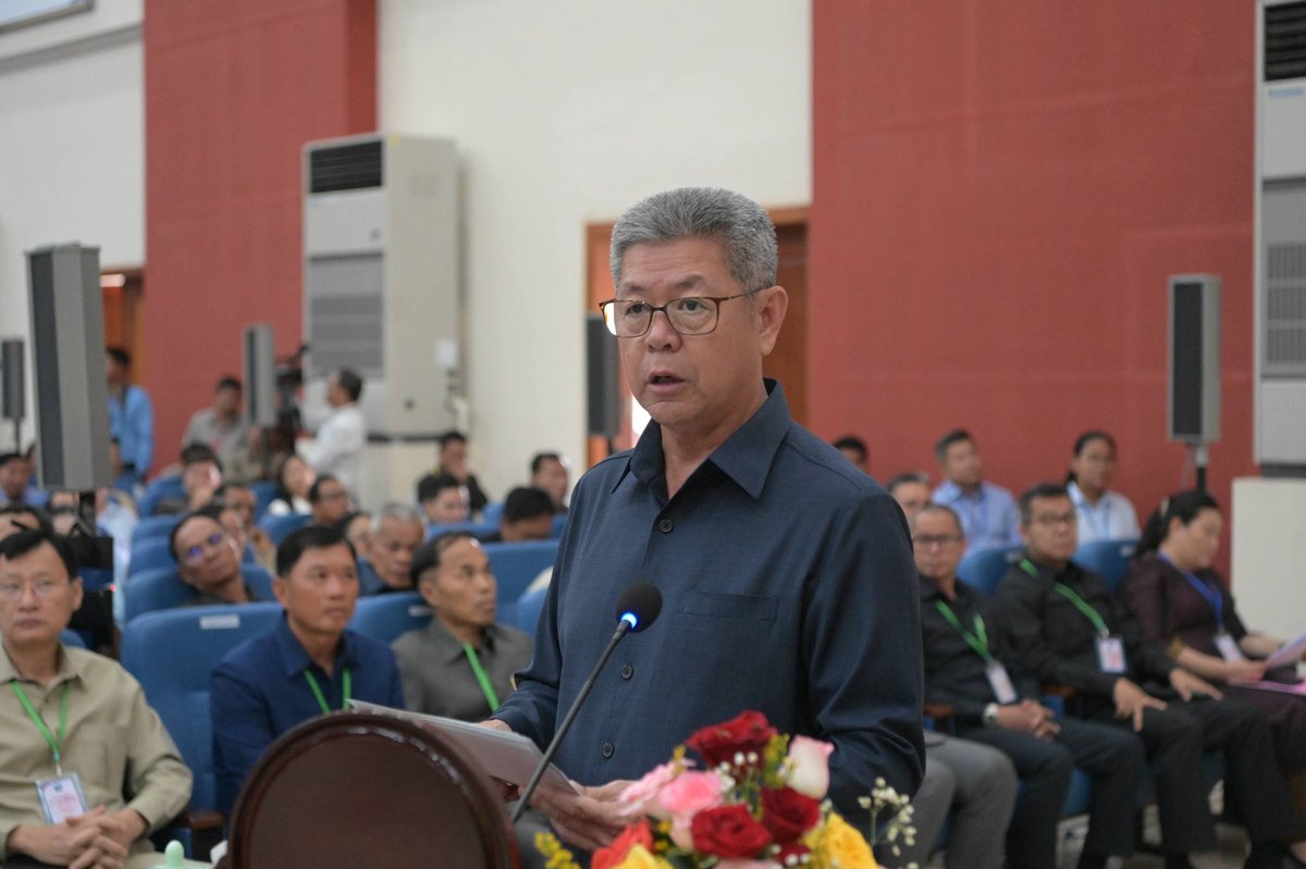 洪森视察干拉省 慰问地方各级议会及部门领导