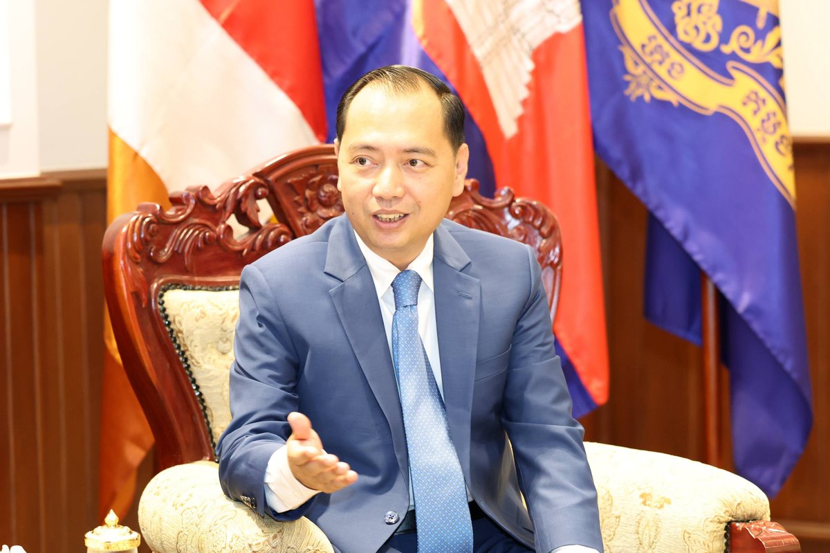 新闻部部长涅帕达会见新加坡新任驻柬大使彭志伟